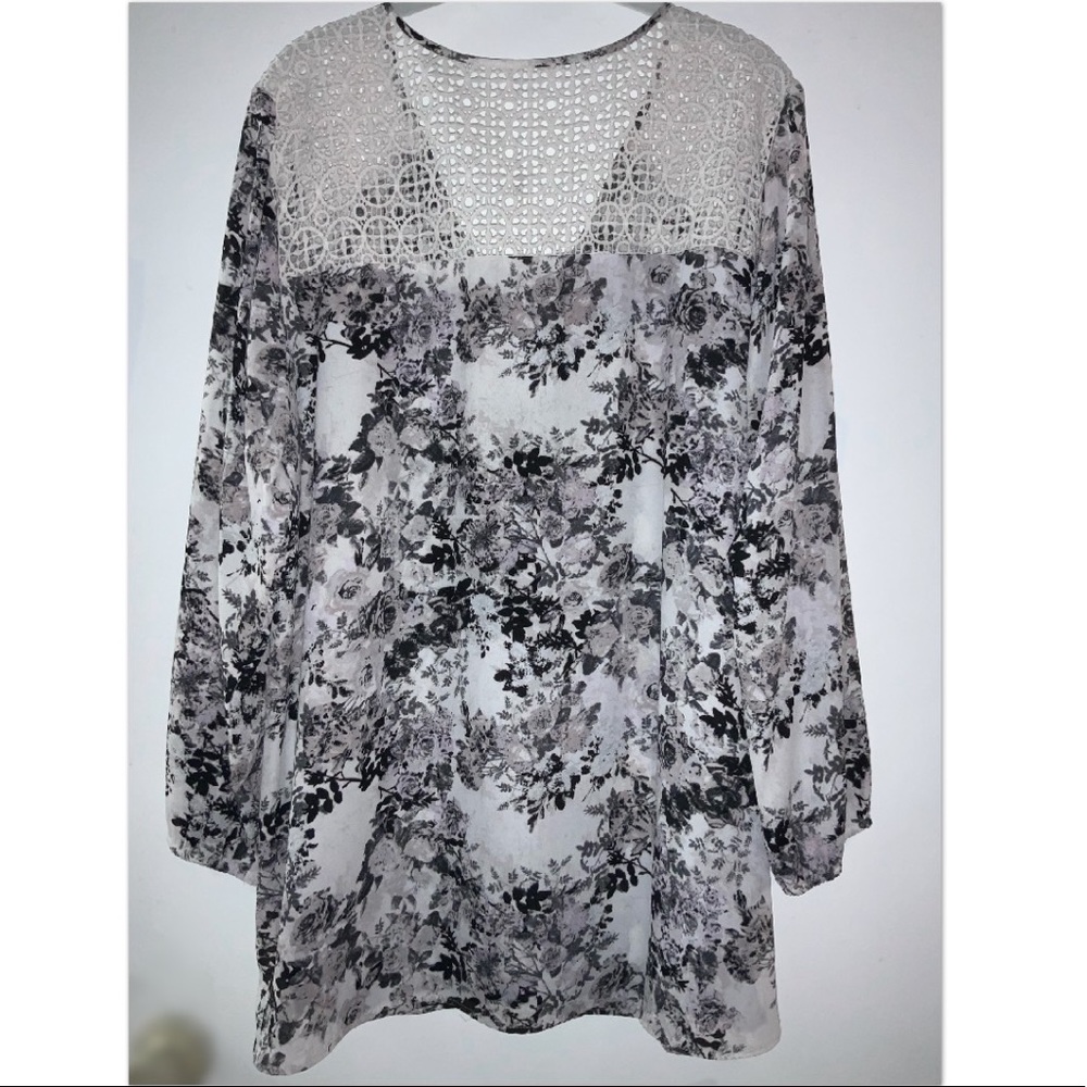 Daniel Rainn Blouse 🖤 - Picture 5 of 8